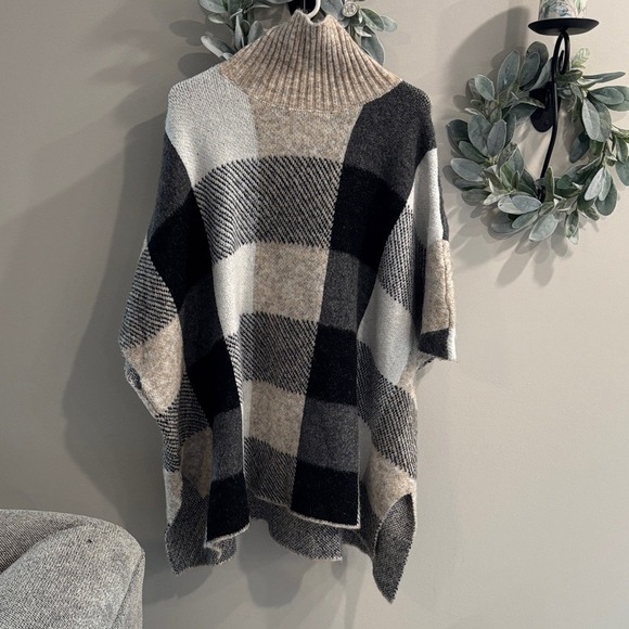 Buckle Tops - Buckle Black and neutral colored Plaid Poncho